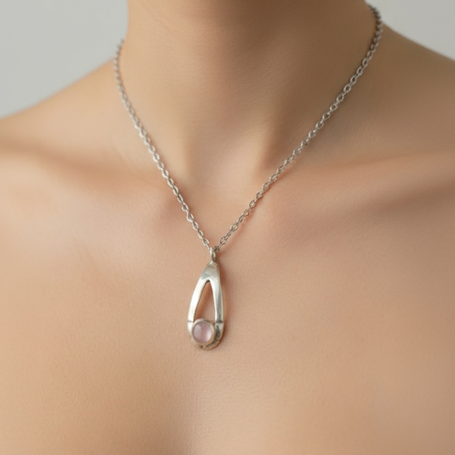 Close-up shoot of the Clematis necklace