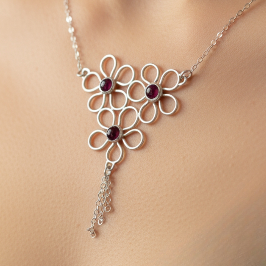 Close-up shoot of the Spring necklace