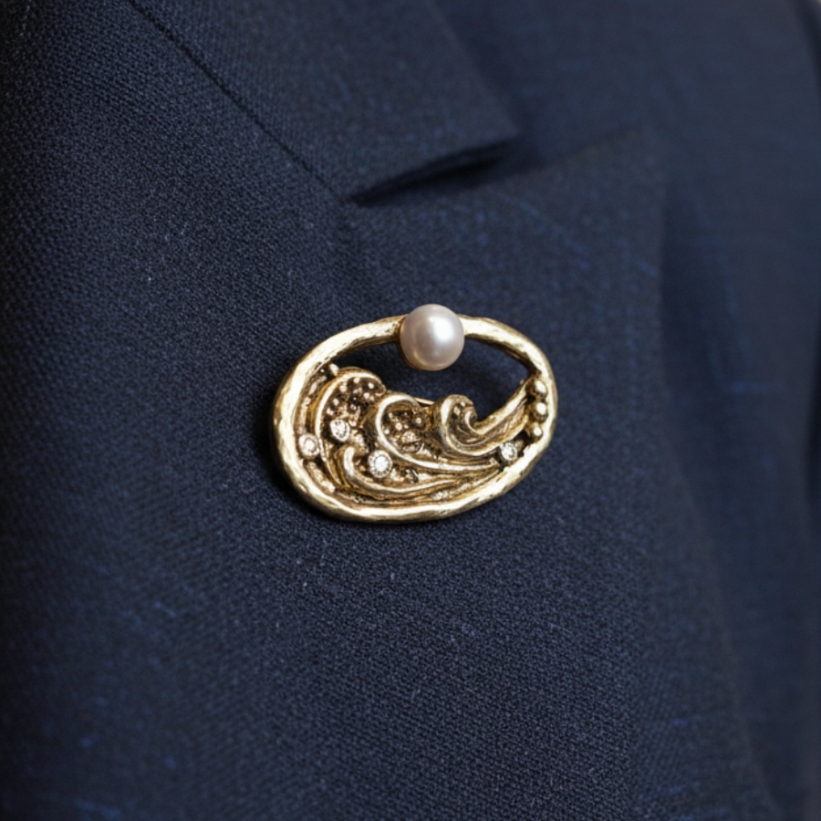 Close-up shoot of the Yakamoz Brooch
